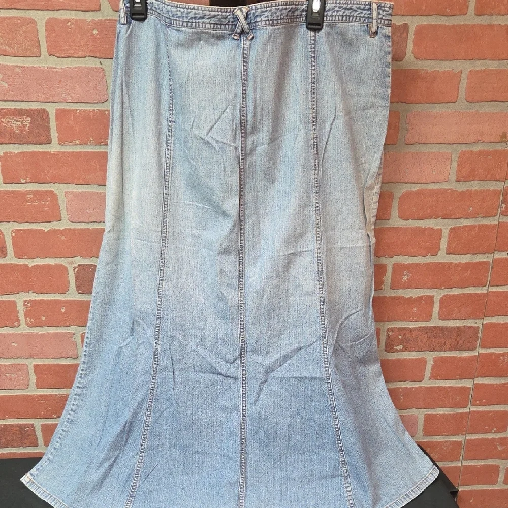 Old Navy Blue Denim Long Skirt Sz 18 - Picture 3 of 3